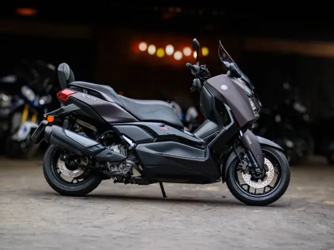 YAMAHA XMAX 300