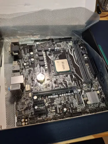 Placa mãe Asus A320M-K + processador AMD Ryzen 5 1600