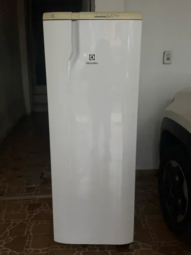POSSO ENTREGA Geladeira Electrolux Muito Boa