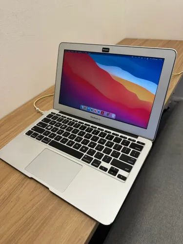 Apple MacBook Air (11インチ, Mid 2013) macbook air 11 2013