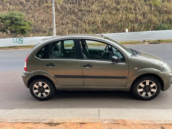 Citroen C3 GLX 1.4/ GLX Sonora 1.4 Flex 8V 5P 2012