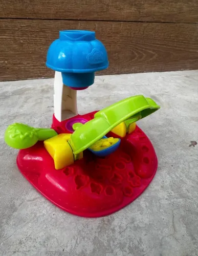 brinquedo play-doh original da hasbro, ideal para criar diversas formas com massinha.