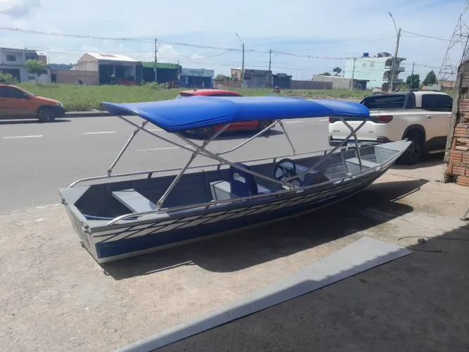 ? FABRICAÇÃO DE BOTES DE ALUMÍNIO SOB MEDIDA.