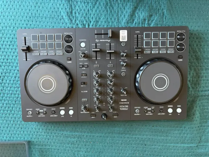 Controladora Pioneer DJ DDJ-FLX4 - Praticamente nova + capa protetora