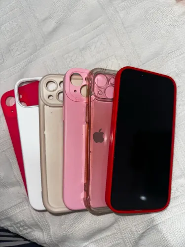 Vende-se um IPhone 14 Plus de 256gb Vermelho Seminovo.