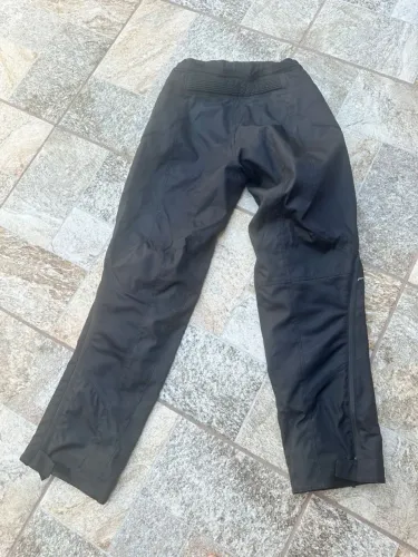 Vendo uma calça de motoqueiro,