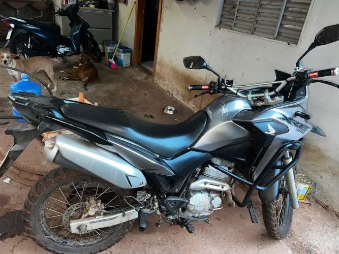 Vendo xre 300 ano 2019 aceito troca apenas carro dependendo do veículo