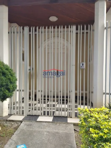 Casa com 3 quartos para alugar no Jardim América em Jacareí
