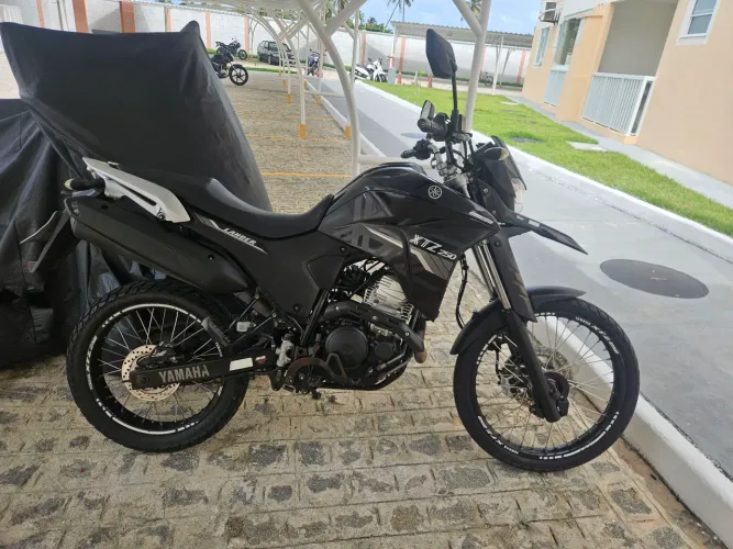 Lander xtz 250 21/21 Único dono. 20 mil km, aros viper de alumínio, raios inox.