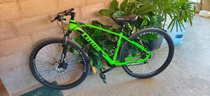 Bicicleta aro 29, Lótus Fox, Shimano. Pouco tempo de uso!