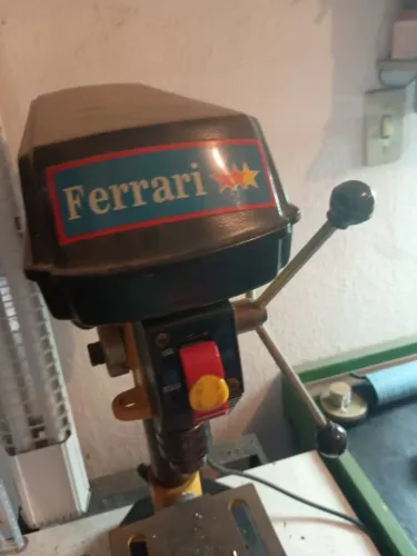Furadeira de Bancada Ferrari FG-13B Mandril 13mm Motor 1/3CV - Usada