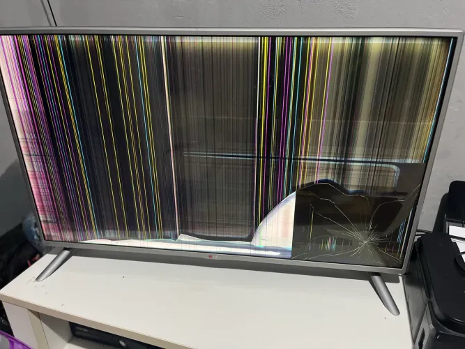TV LG COM DEFEITO DE TELA