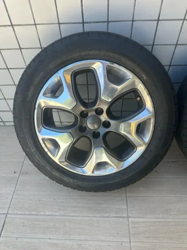Roda e pneu original COMPASS 225/55R18
