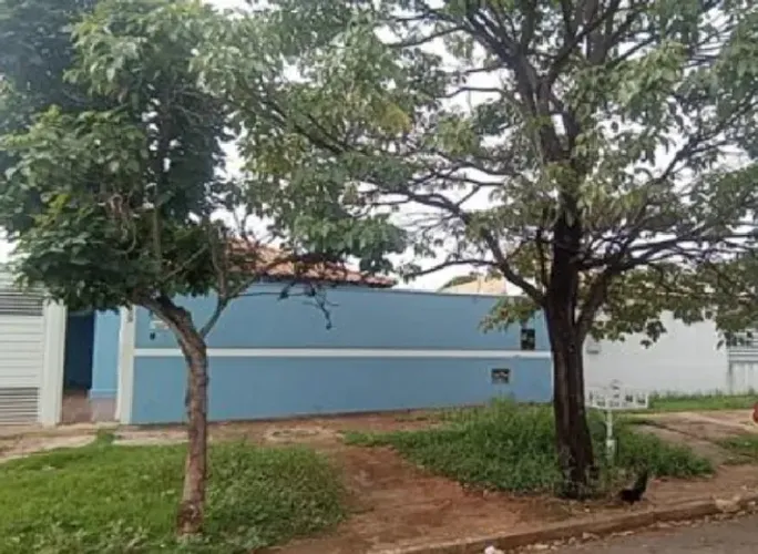 Casa ampla no Bairro Santa Carmélia em Campo Grande-MS