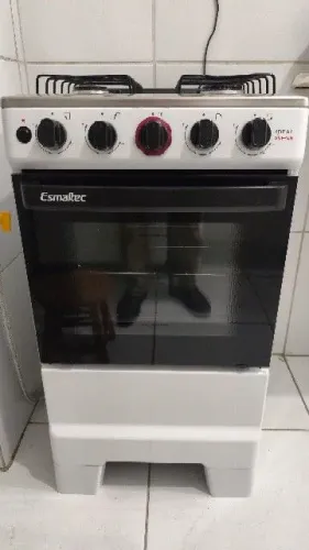 Fogão com apenas 4 meses de uso com acendimento automático
