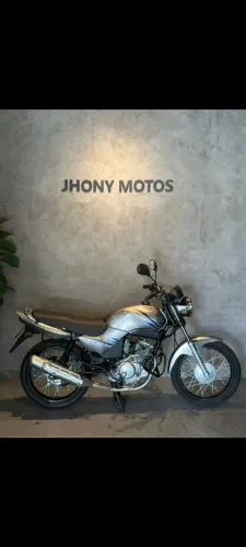Yamaha YBR prata 125 partida