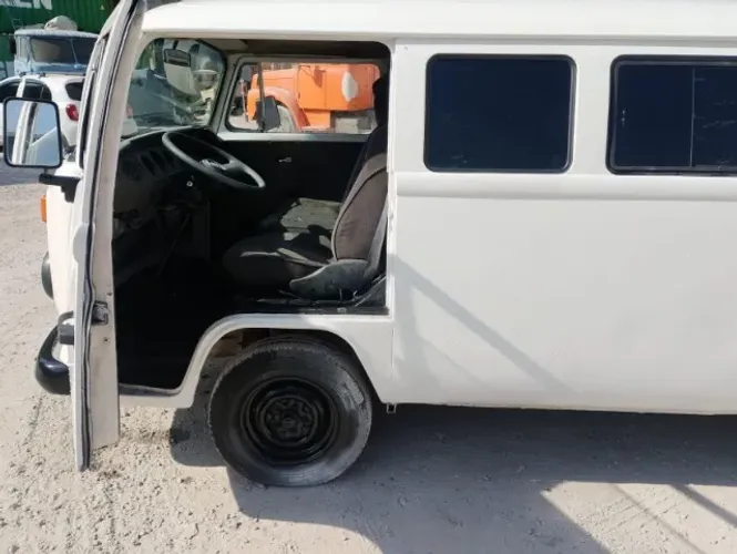 Volkswagen Kombi Standard/ Luxo/ Serie Prata 1996