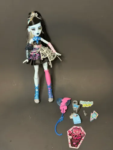 MONSTER HIGH SCARY SWEET BIRTHDAY FRANKIE