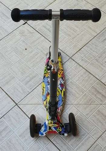 Patinete Dobrável Com 4 Rodas E Freio