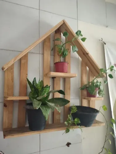 Prateleira de madeira para plantas - estilo rústico