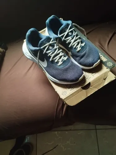 Tênis Nike Revolution 6 Marinho em ótimo estado pouquíssimo uso tamanho 40