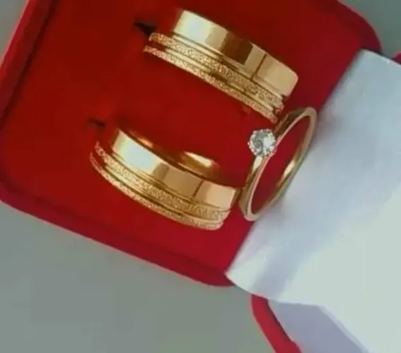 Par de aliança com 3 banhos 8mm