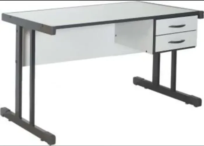 mesa de escritorio com 2 gavetas 