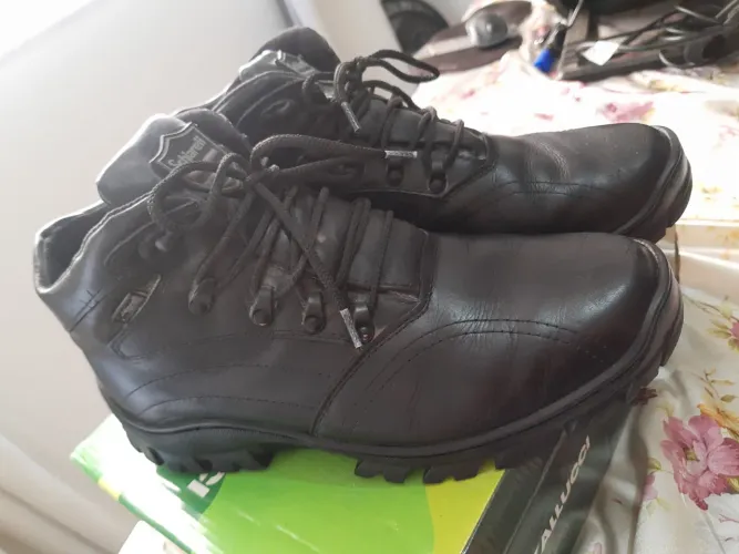 Bota em Couro Schiareli