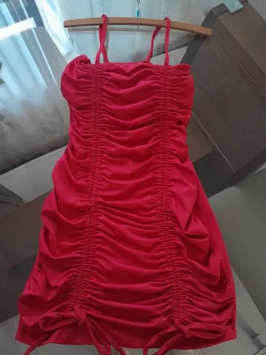 Vestido vermelho lindo !