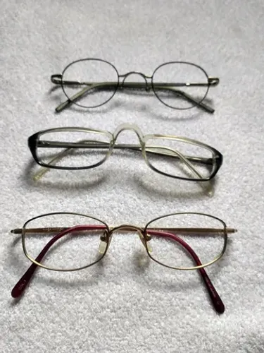 Armação de óculos feminino 3 peças por 70 reais 