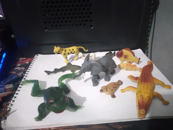 Kit com 20 animais de brinquedo