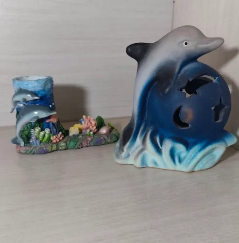 Estátua de Golfinho com Porta-Canetas e Cartões - Peça Decorativa com Tema Marinho<br>