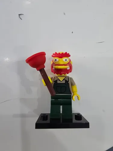 Lego minifigures os simpsons jardineiro willie 