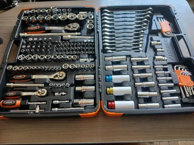 KIT FERRAMENTAS ROBUST 178 PEÇAS 5000R