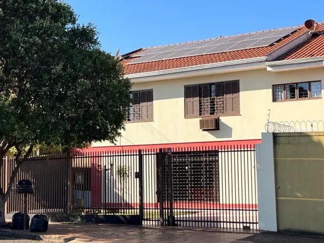 sobrado 5 quartos 2 suítes no bairro aeroporto em Londrina