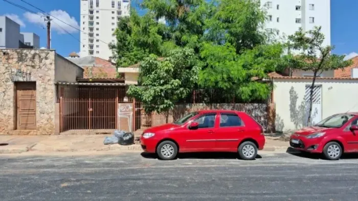 Imperdível: Casa antiga à venda em São Paulo-SP, Vila Moinho Velho, 2 quartos, 1 sala, 1 b