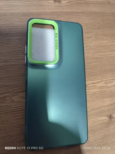 capa poco F4 e F4 GT