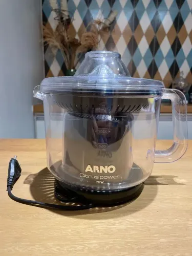 Espremedor de laranja e frutas ARNO