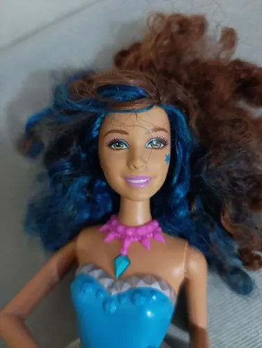 Barbie em Rock 'n Royals Boneca Erika Cantora