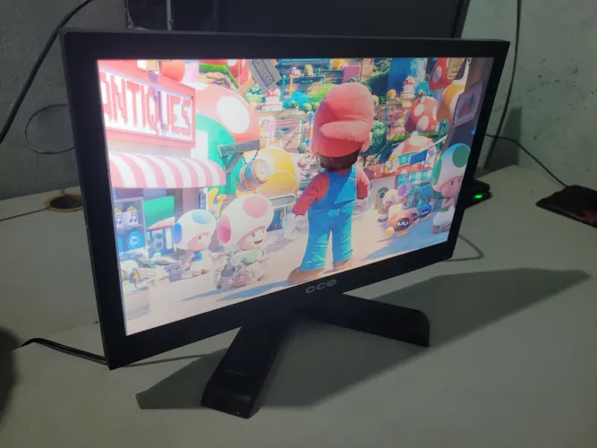 Monitor CCE - Perfeito para Filmes e Jogos!