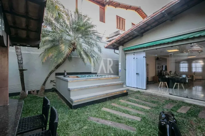 Casa de 362m² à venda com 5 quartos e 6 vagas de garagem no bairro São Bento, em Belo Hori