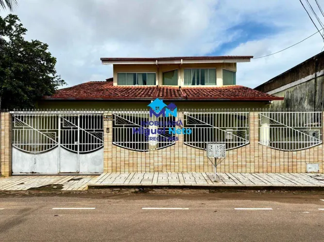 SOBRADO AMPLO À VENDA NO BAIRRO LIBERDADE