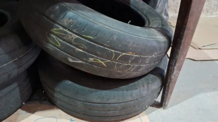Vendo 1 pneu Firestone (no estado) 175 x 70 x 14