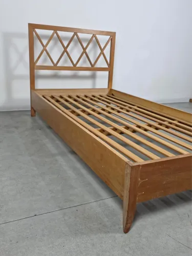 Cama de solteiro década de 50/60