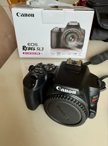 Máquina Fotográfica Canon SL3 + Lente kit