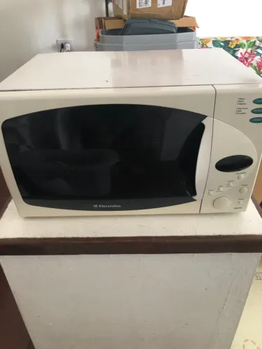 Microondas Eletrolux 27L 110V