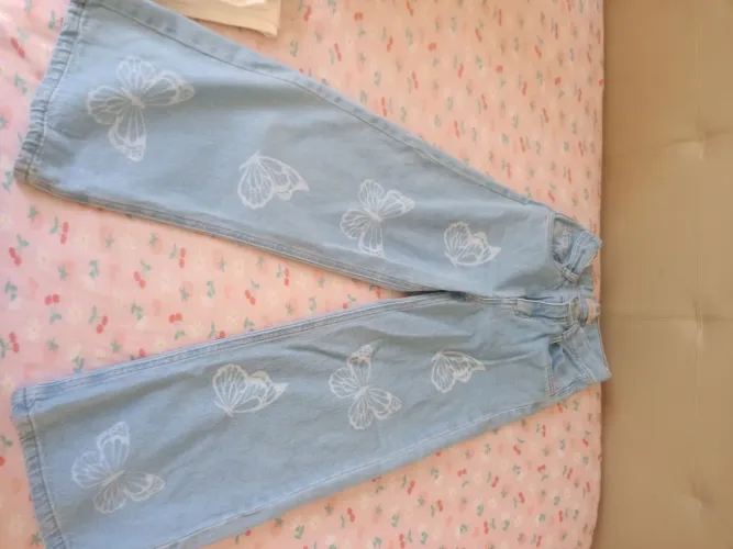 Calça Jeans Infantil com Estampa de Borboletas