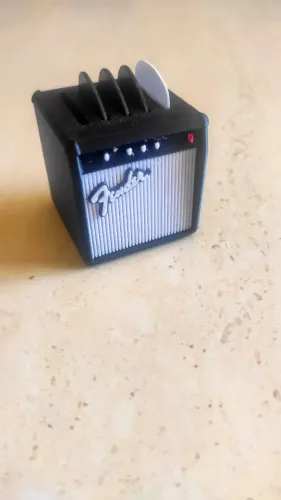 Suporte de Palhetas - Porta Palhetas Tipo Mini Amplificador + 4 Palhetas Decoração Música