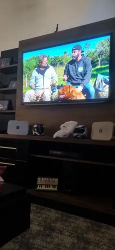 Painel de TV Amadeirado com Rack Integrado