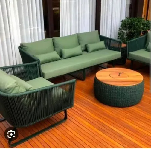 Sofá em cordão náutico e Poltronas.